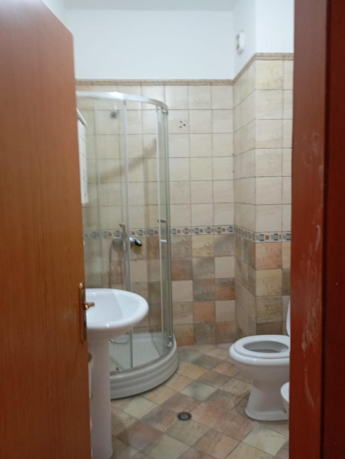 Royal 3 Hostel Tiranë Eksteriør bilde